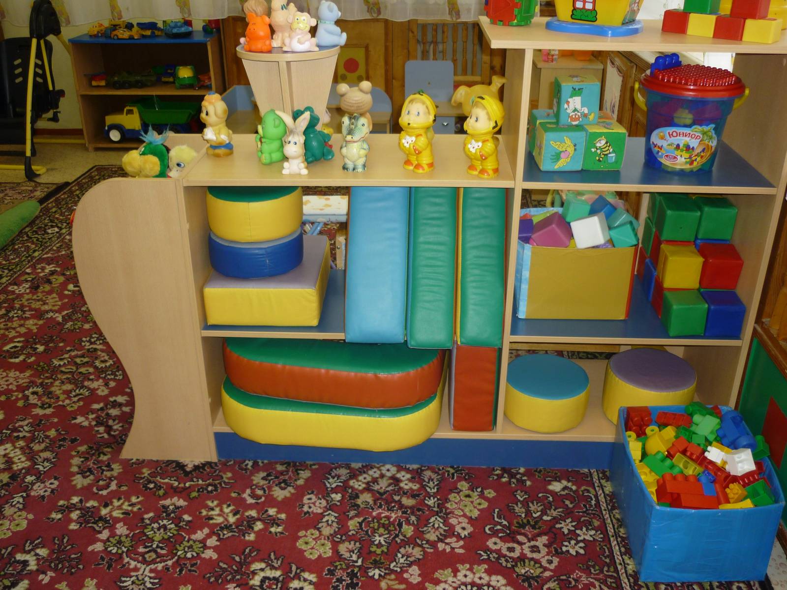 Проект вторая младшая группа детского сада. Игровые центры в детском саду. Игровой уголок в детском саду. Игрушки для ясельной группы. Мебель для ясельной группы.