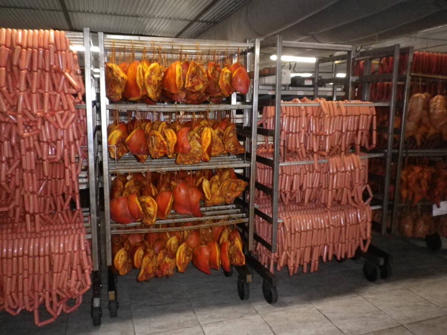 Производители мясных продуктов
