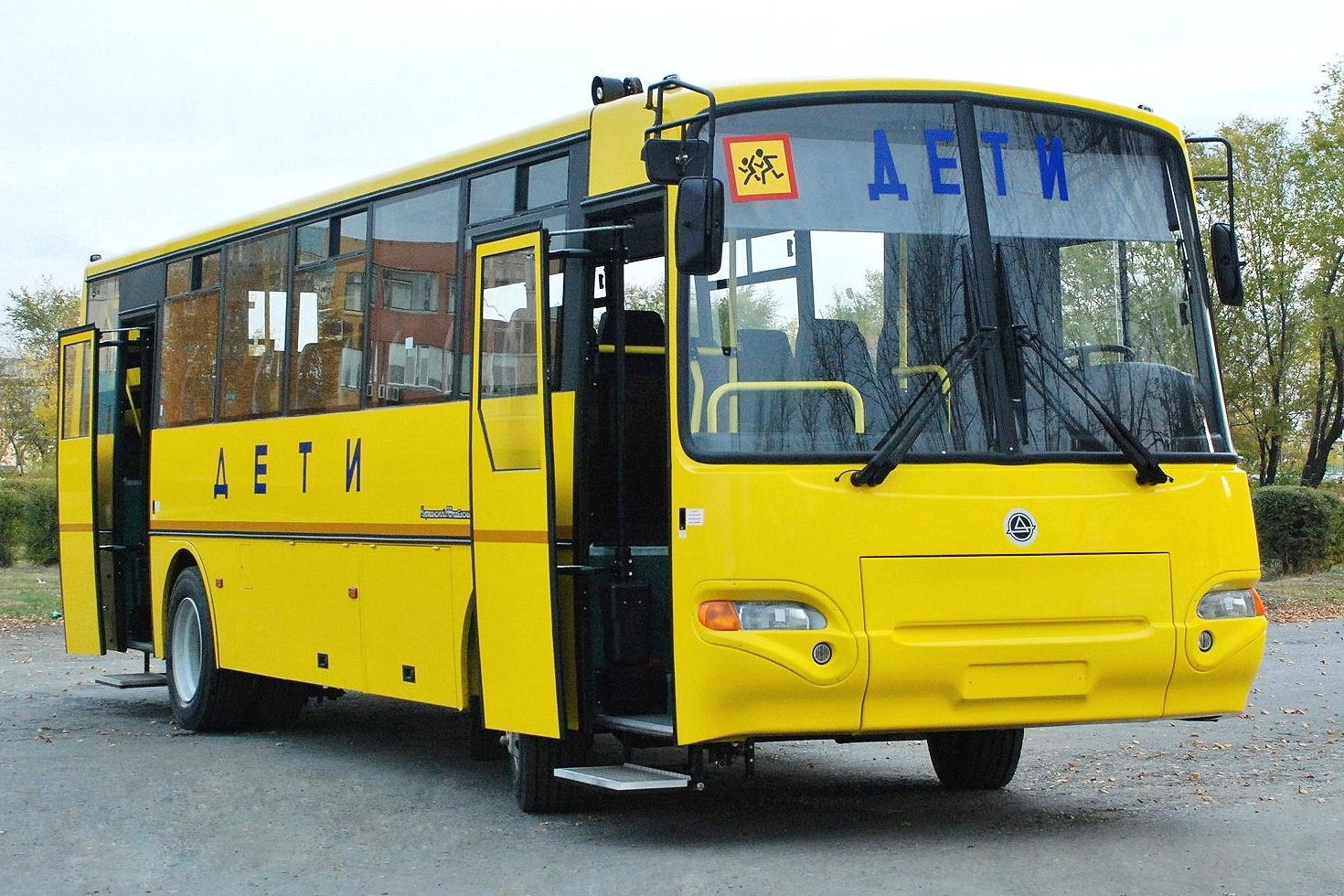 Желтые автобусы дети